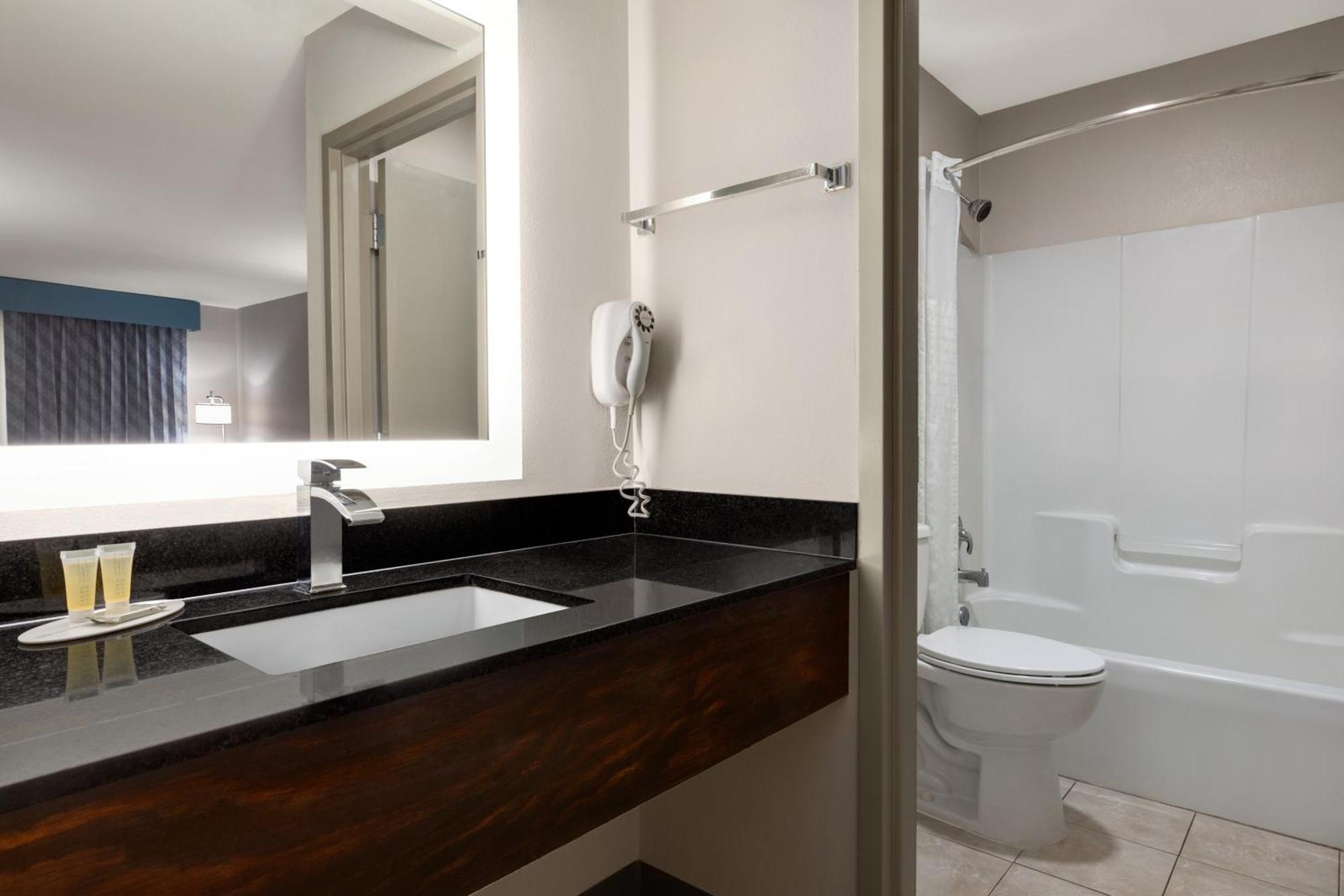 Days Inn By Wyndham Covington Bagian luar foto